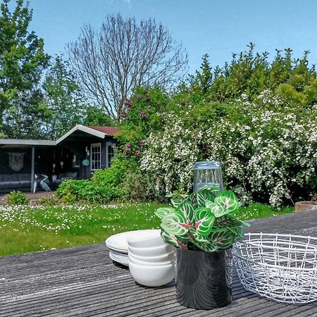 Gorgeous Home In Scharendijke With Kitchen ภายนอก รูปภาพ