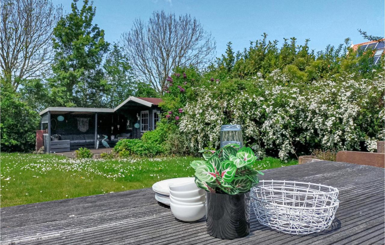 Gorgeous Home In Scharendijke With Kitchen ภายนอก รูปภาพ
