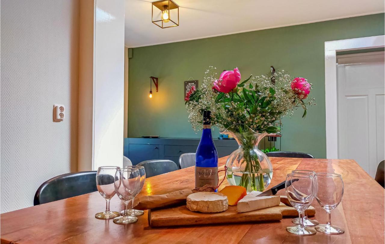 Gorgeous Home In Scharendijke With Kitchen ภายนอก รูปภาพ